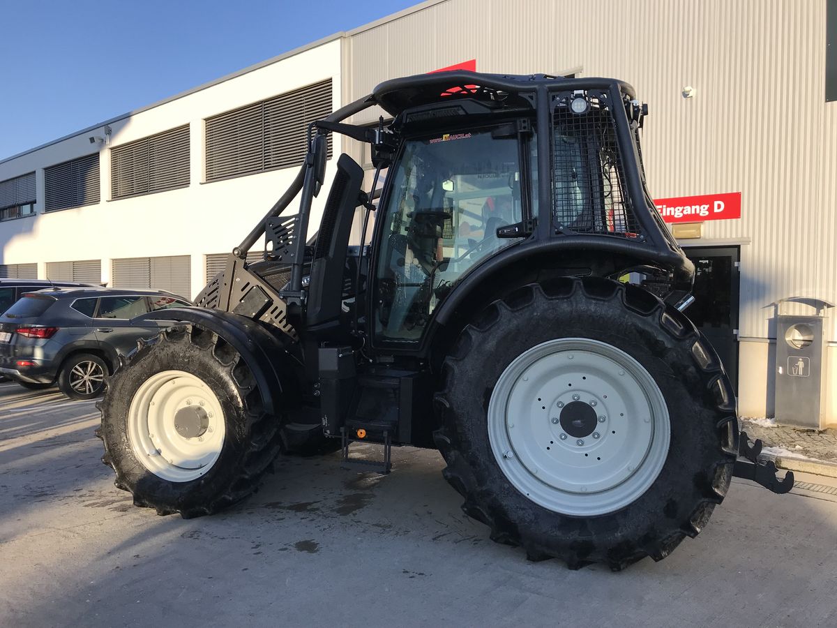 Valtra N175 Direct Three Point Hitch Electronic Hitch Control