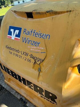 Liebherr L 576 Motorhaube 2