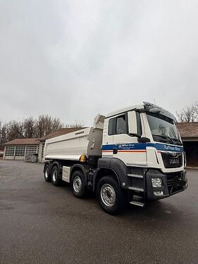 LKW MAN TGS 35.440 8x4 BB Mulde Vierachser 3