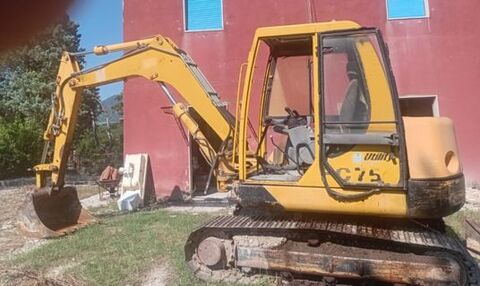 Komatsu PC75