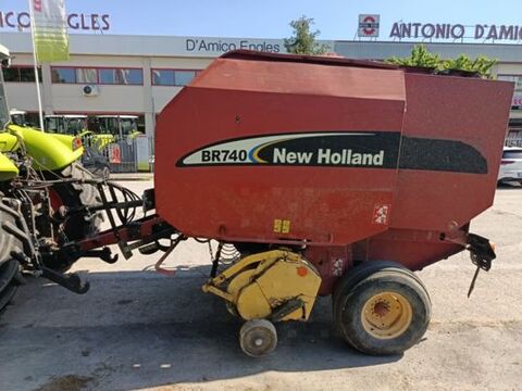 New Holland BR 740