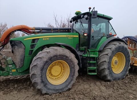 John Deere 8320