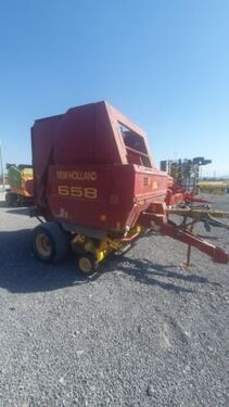 New Holland 658