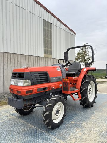 Kubota GL 220 Kleintraktor Weinbergtraktor