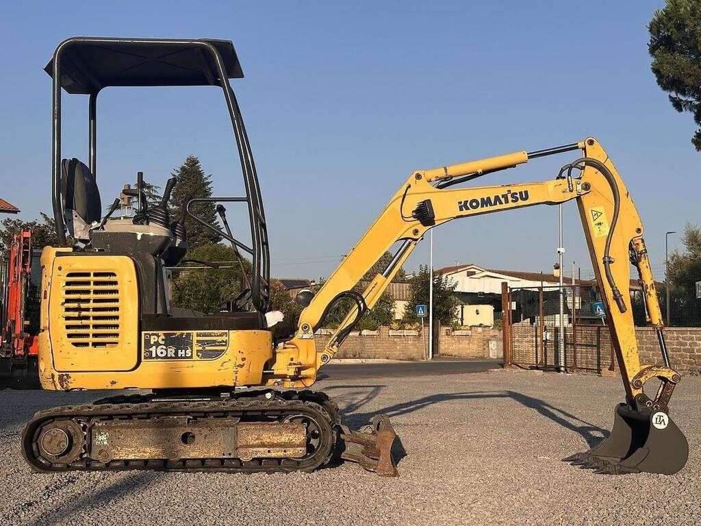 Komatsu PC16R-3HS 3