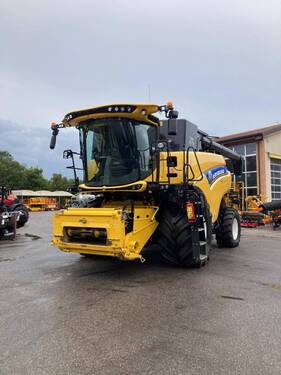 New Holland CR 8.90