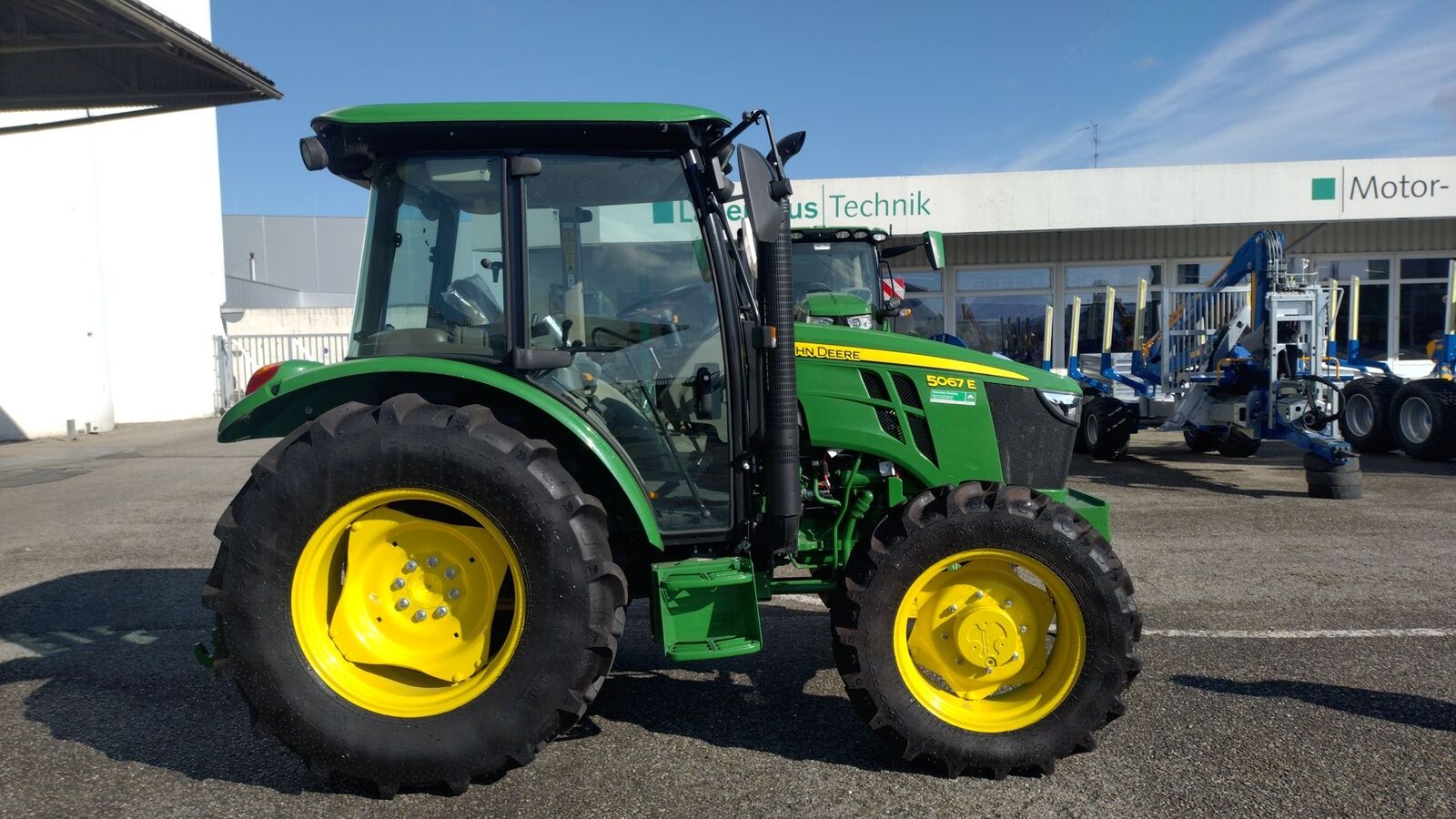 John Deere 5067E 2
