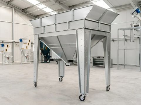 Pozostałe Trichter 1,5m3, Behälter bei Umladearbeiten
