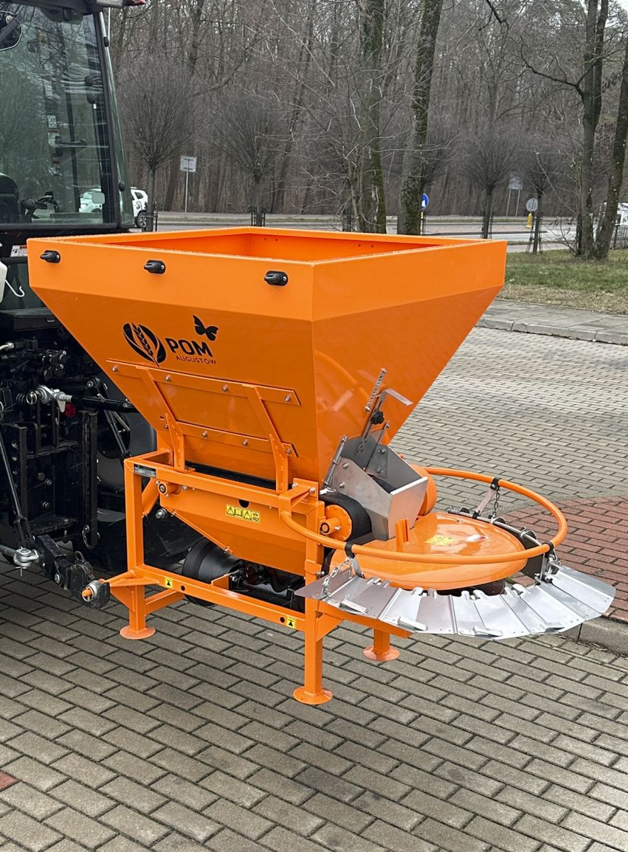 POM AUGUSTÓW N031 Sand-/Düngerstreuer 600 kg  3