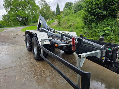 Pronar T286 Hakenlift mit Container 