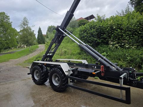 Pronar T286 Hakenlift mit Container 