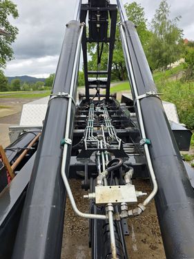 Pronar T286 Hakenlift mit Container 