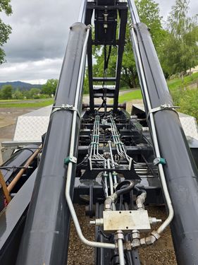 Pronar T286 Hakenlift mit Container 