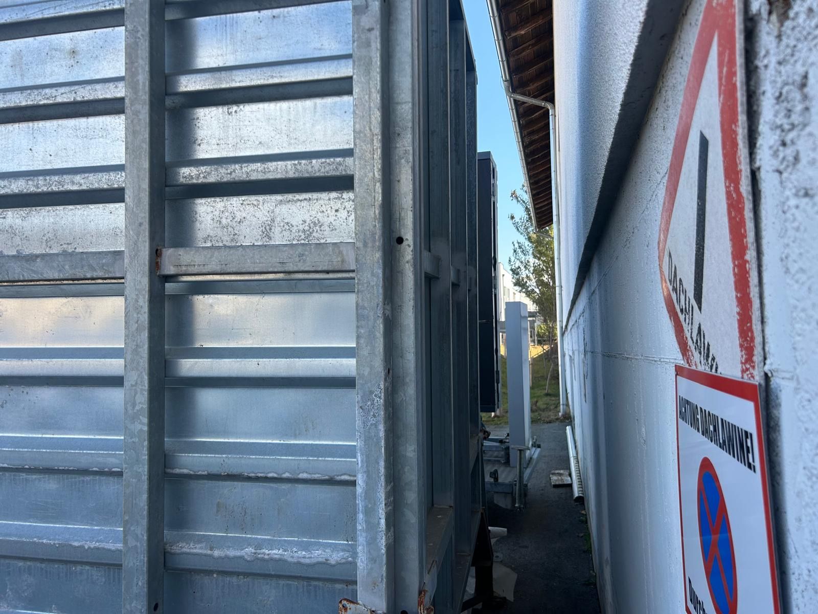 Kratzbodenanhänger 2