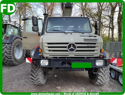 Unimog U5000 mit Kran, Pritsche 