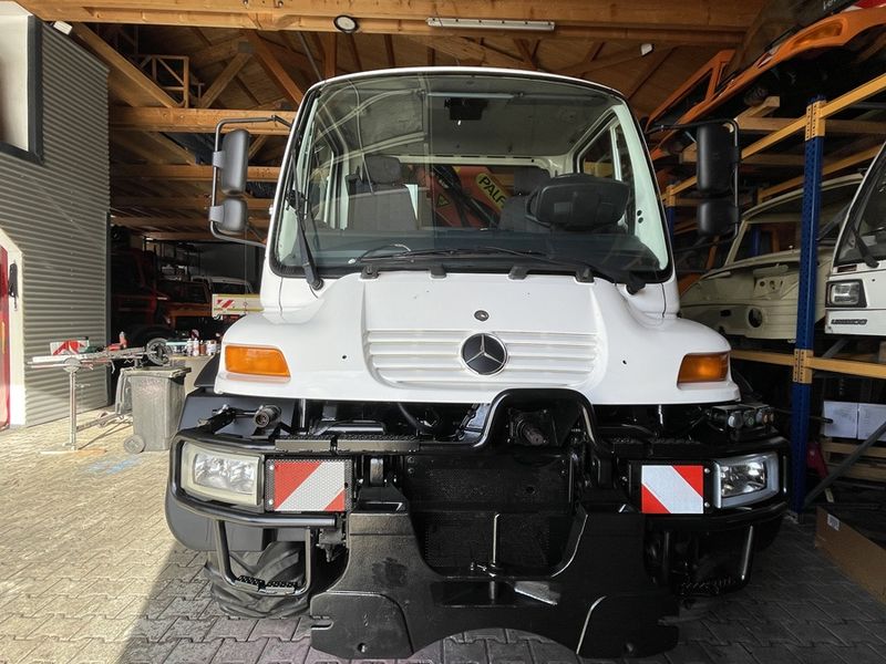 Unimog Unimog U400 mit Kran und Winde  2