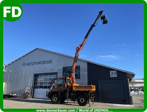 Mercedes Unimog U400 mit Ladekran, Funk, Zapfwelle, Anbau