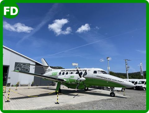 Mercedes Hubschrauber und Flugzeug für Deko 