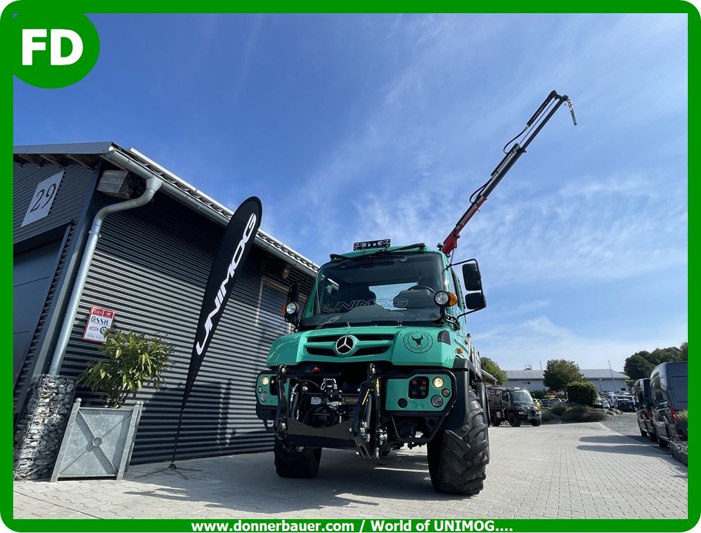 Mercedes Unimog U318 mit Kran-Forst-Traumzustand  1