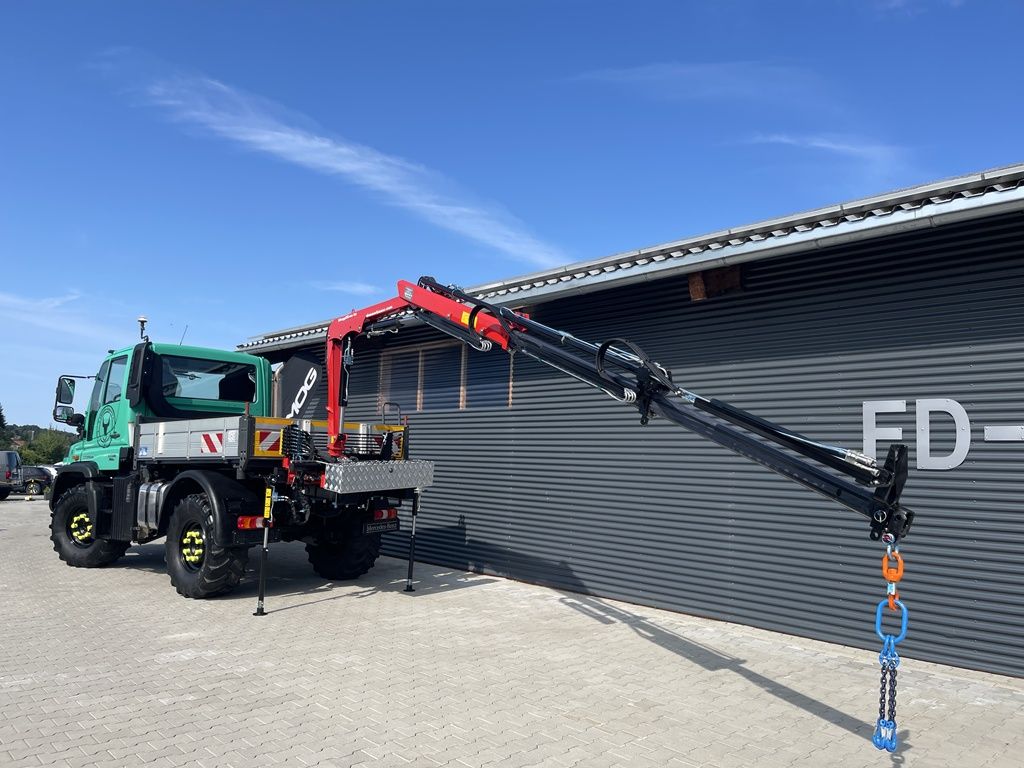 Mercedes Unimog U318 mit Kran-Forst-Traumzustand  3