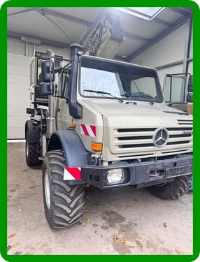 Unimog U5000 mit Kran, Pritsche , Traumzustand 