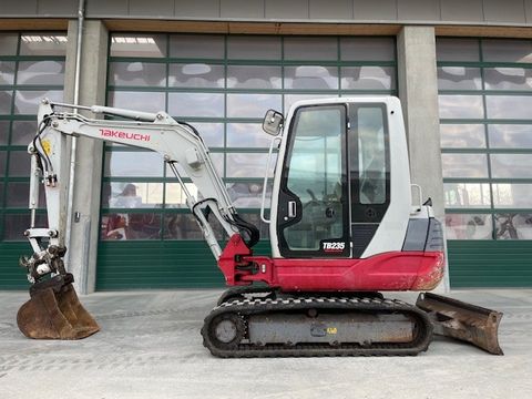 Takeuchi TB 235