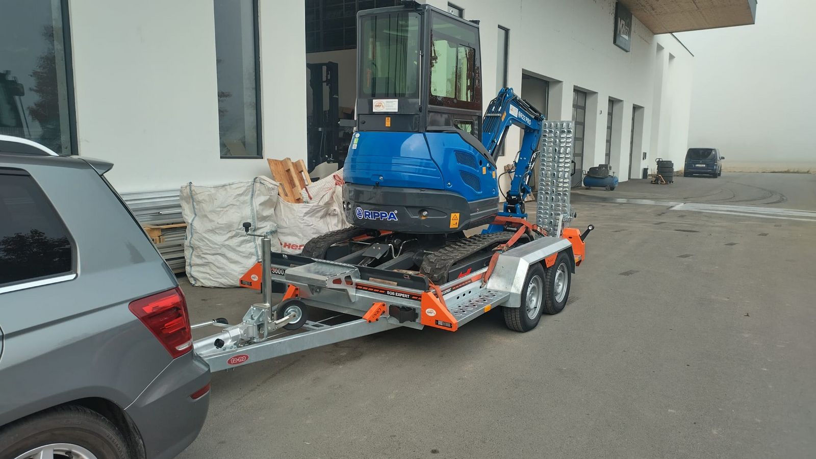 Baumaschinenanhänger mit 2 Achsen - max. 2,7to 1