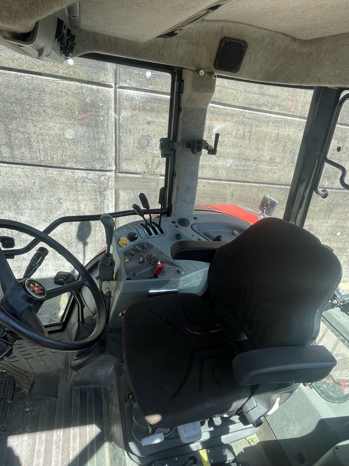 Massey Ferguson 6150-4 3