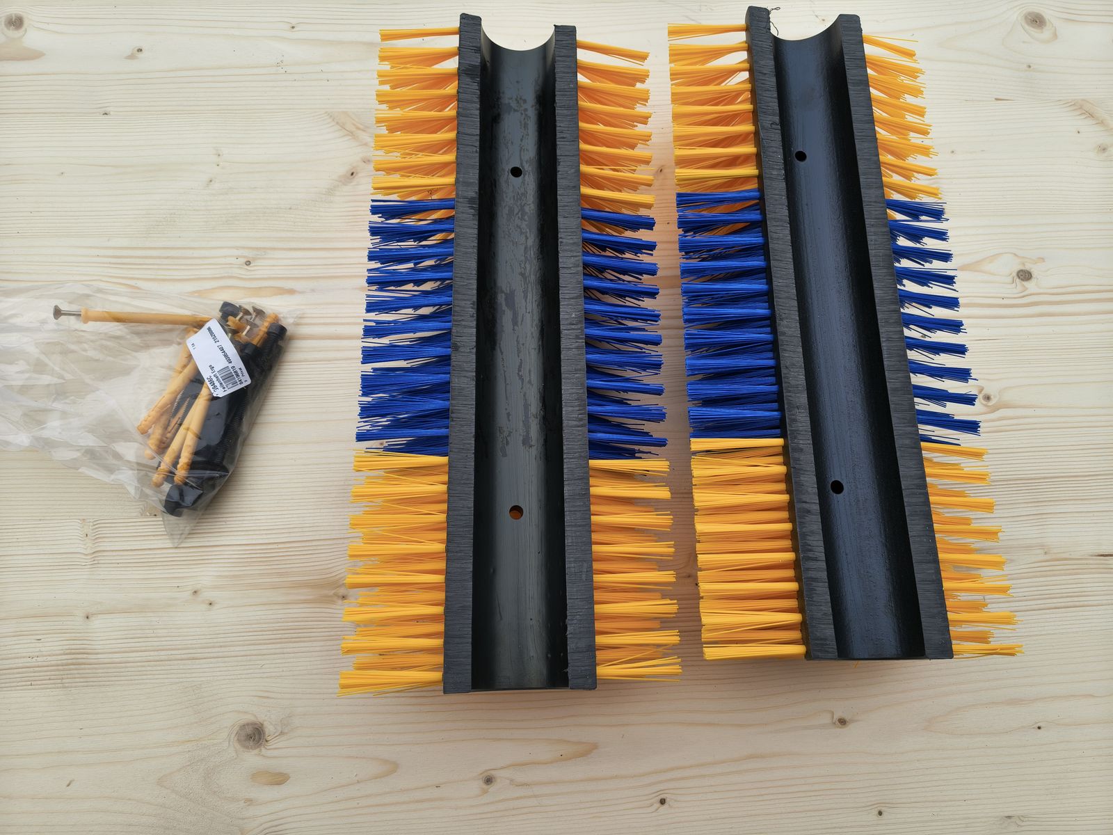2x Kratzbürsten Gelb/Blau halbrund inkl. Versand 2