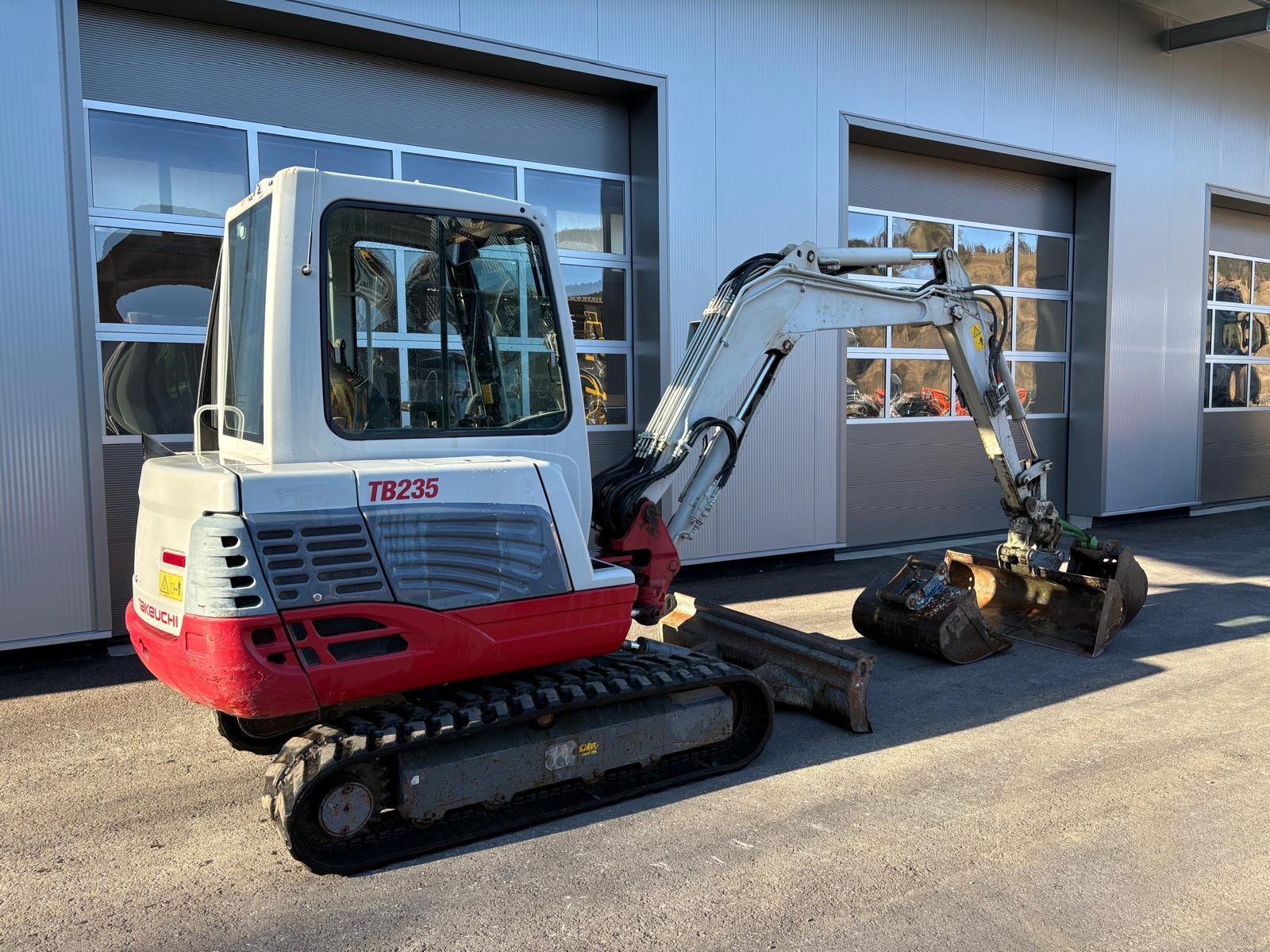 Takeuchi TB 235 mit Powertilt 2