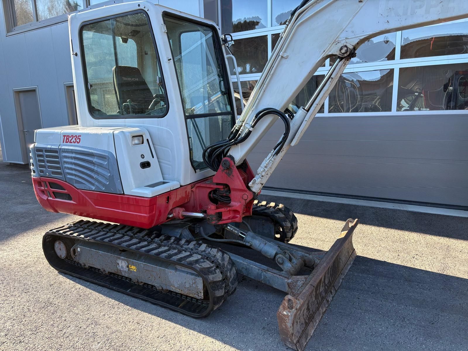 Takeuchi TB 235 mit Powertilt 3