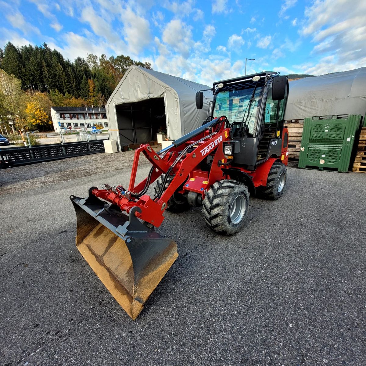 Turan 810 Hoflader mit Kabine 3