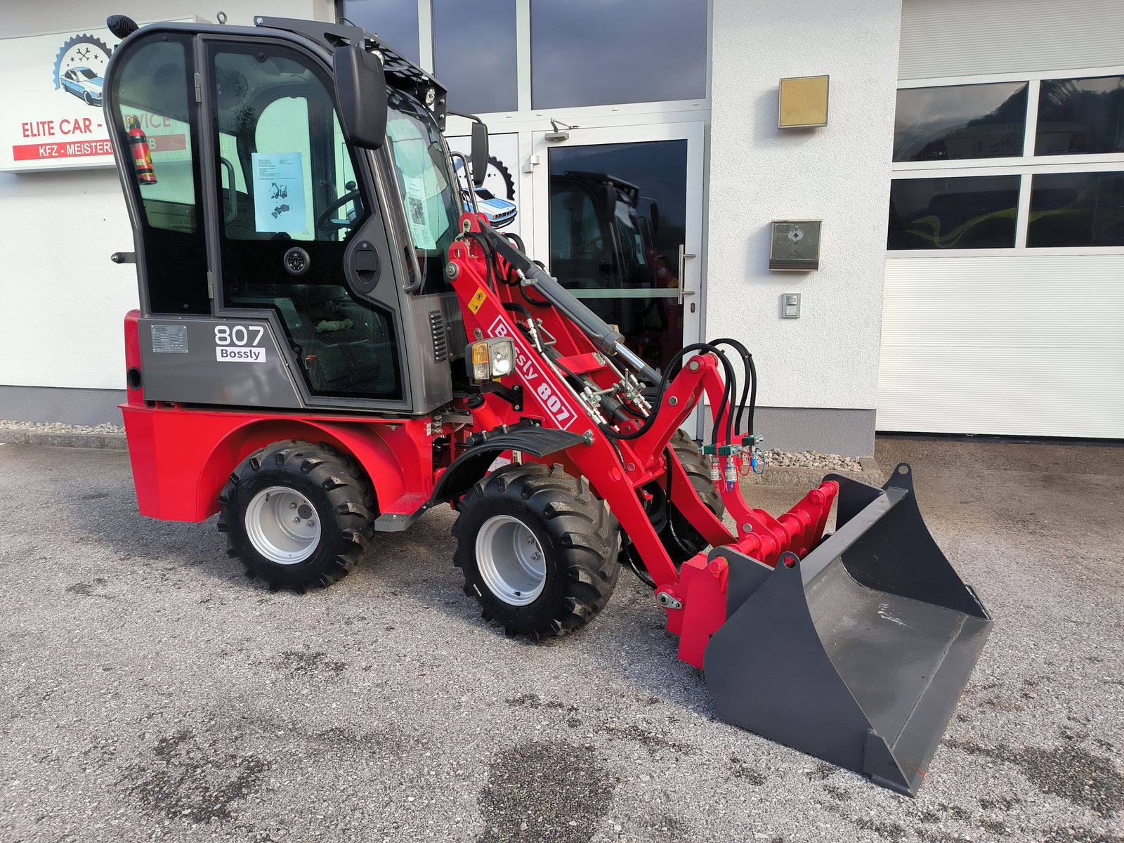 Bossly 807 Hoflader 4x4 mit Kabine, 4 J. Garanti 3