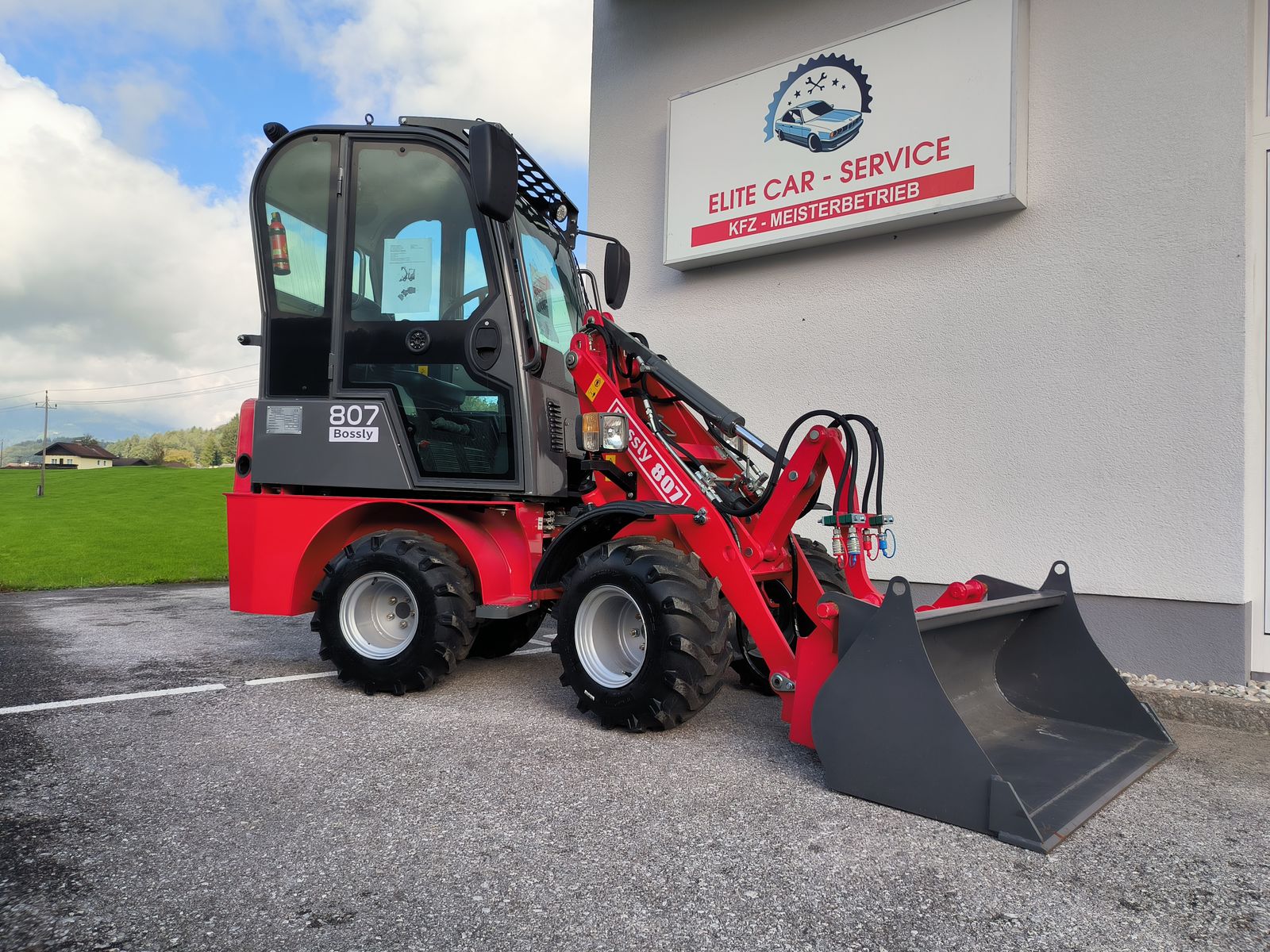 Bossly 807 Hoflader 4x4 mit Kabine, 4 J. Garanti 1