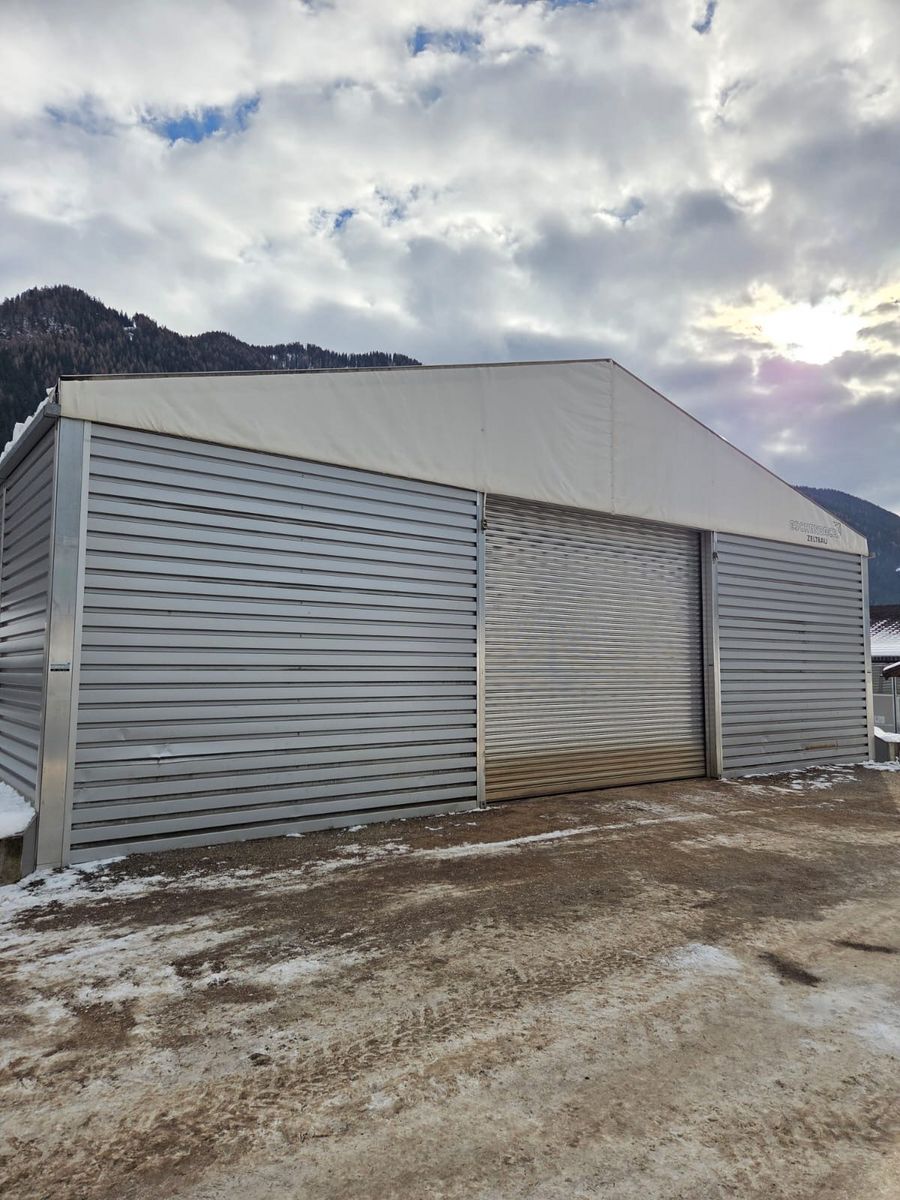 Eschenbach Lagerhalle mit Schneelast 1