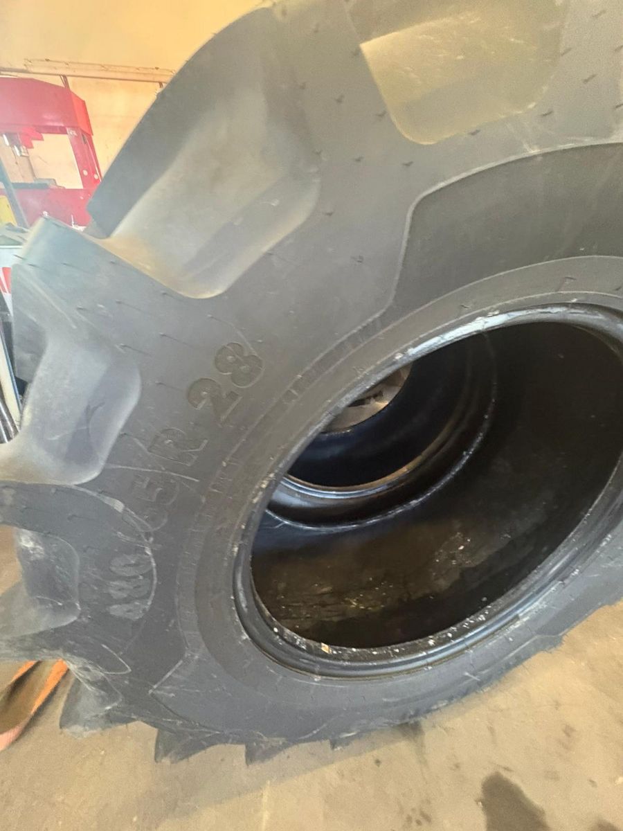 Vredestein 600 65R38 + 480 65 R28 3