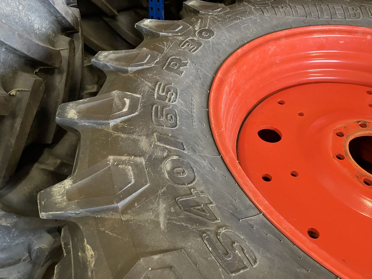 Trelleborg 540 65 R30 mit Felge 2