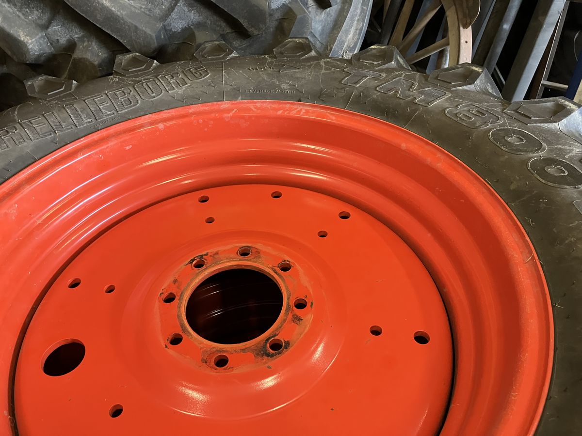 Trelleborg 540 65 R30 mit Felge 3