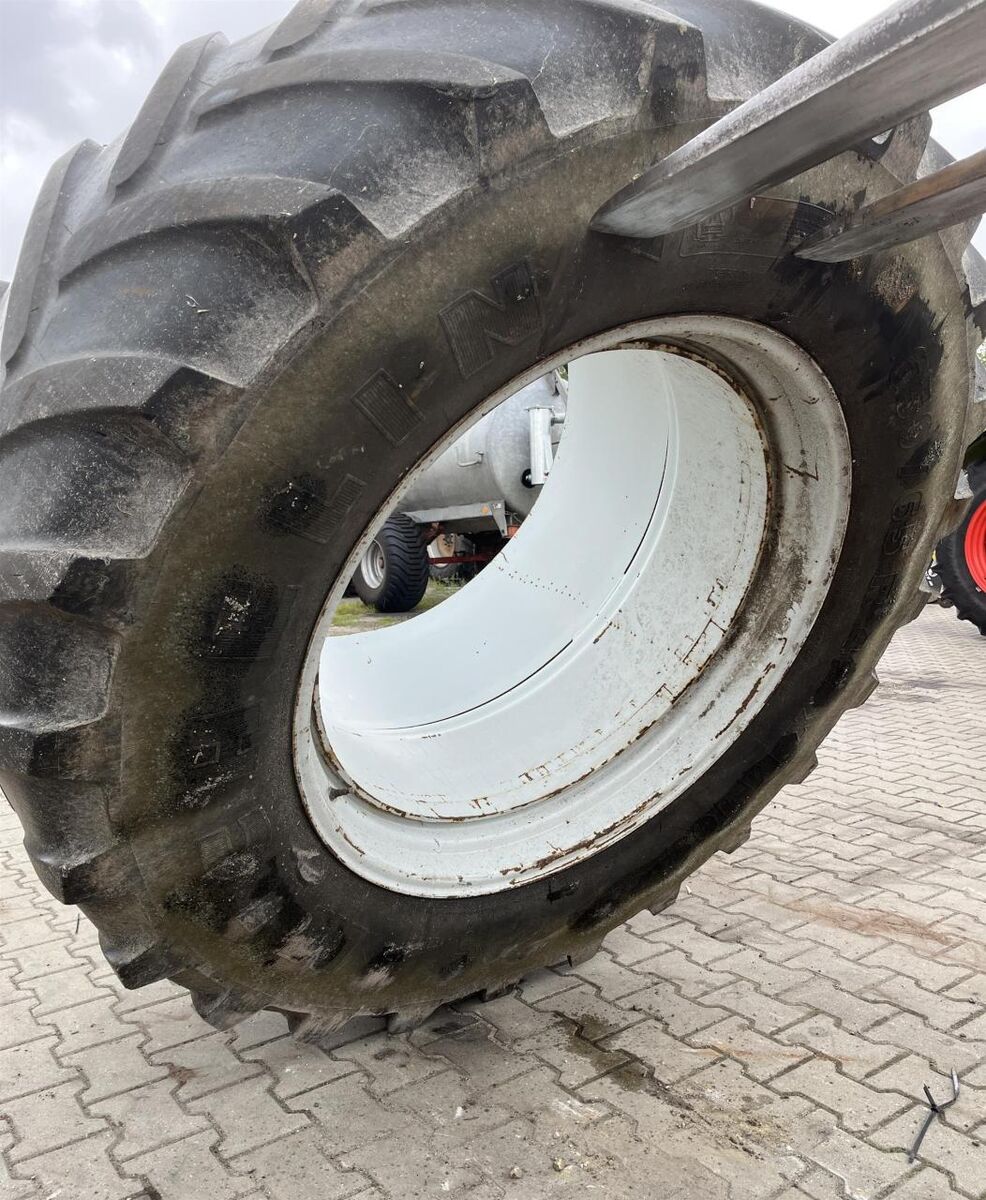 Michelin 650/65 R42 2