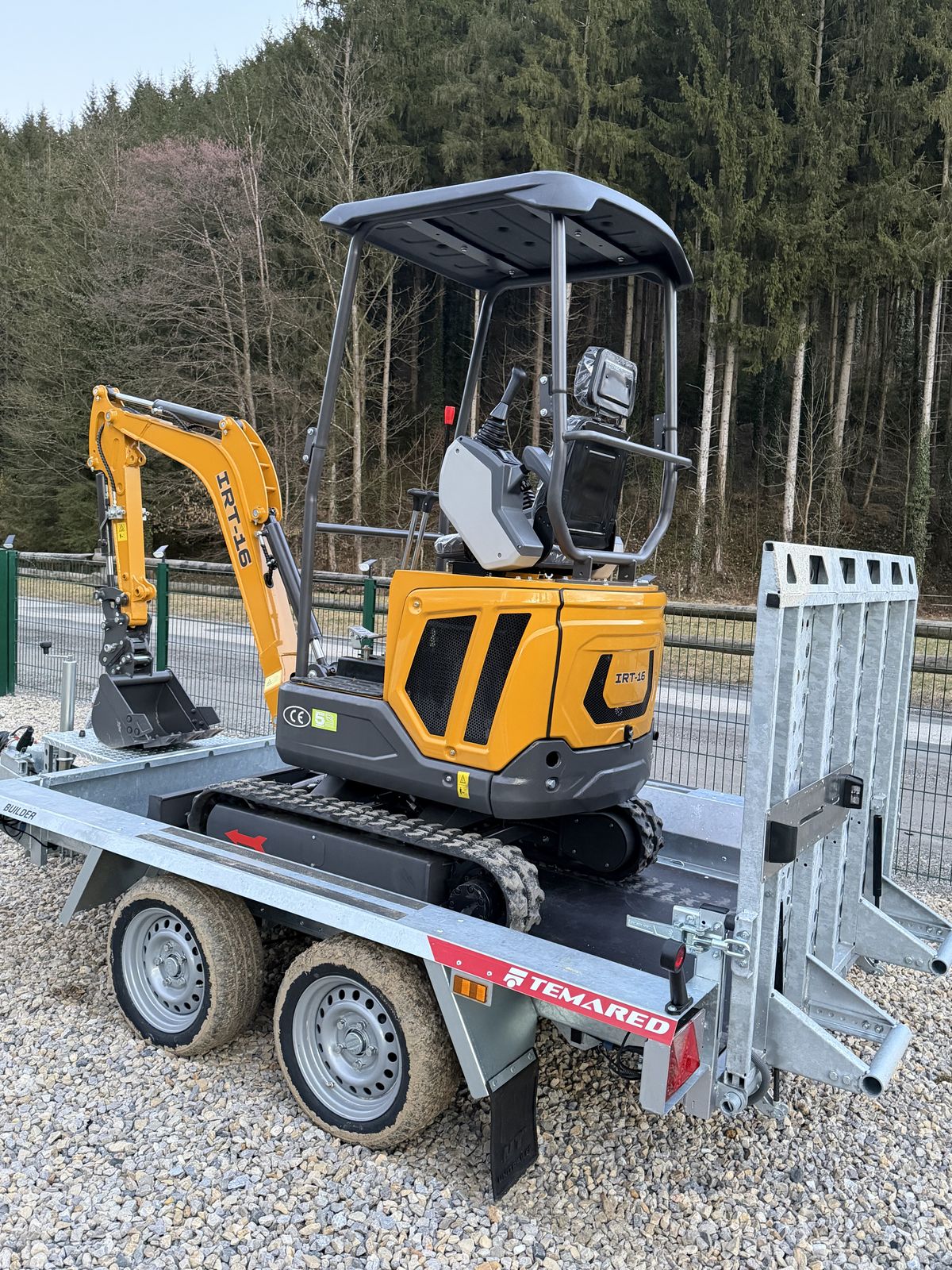 MINIBAGGER IRT 16 Inklusive Anhänger und Zubehör 2