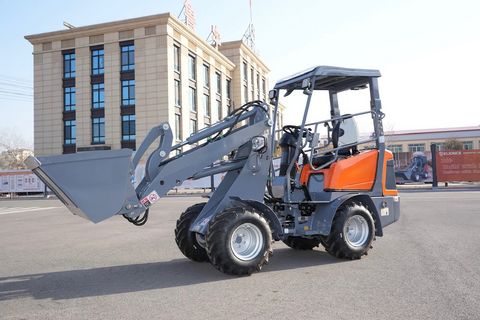 ROVANT FARM 600 – Hoflader mit Yanmar Motor |