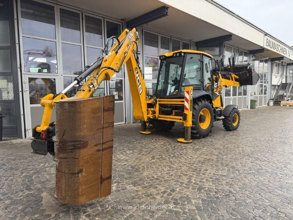JCB 3 CX Plus 2