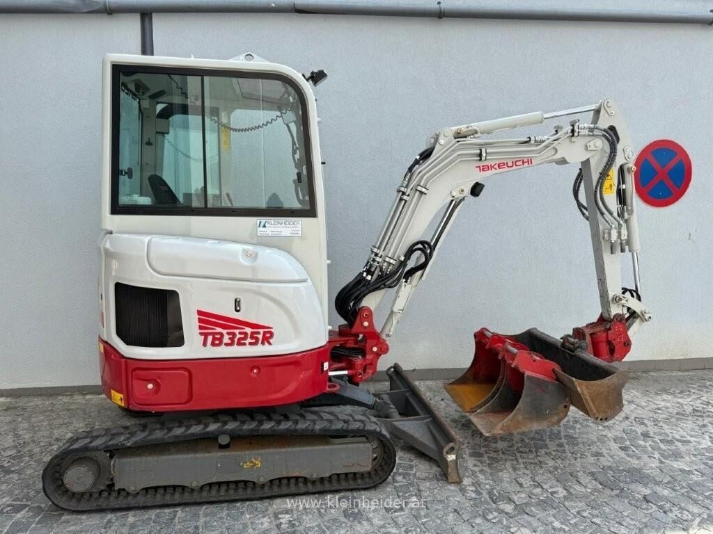 Takeuchi TB 325 R Powertilt 2