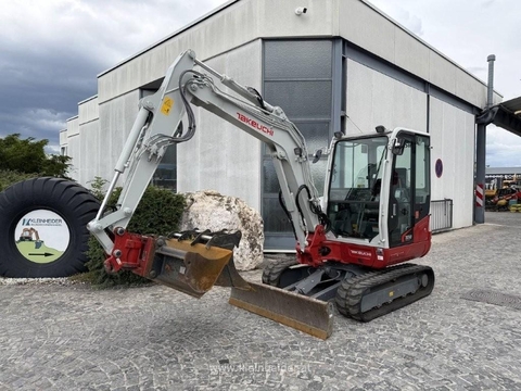 Takeuchi TB 240 Powertilt