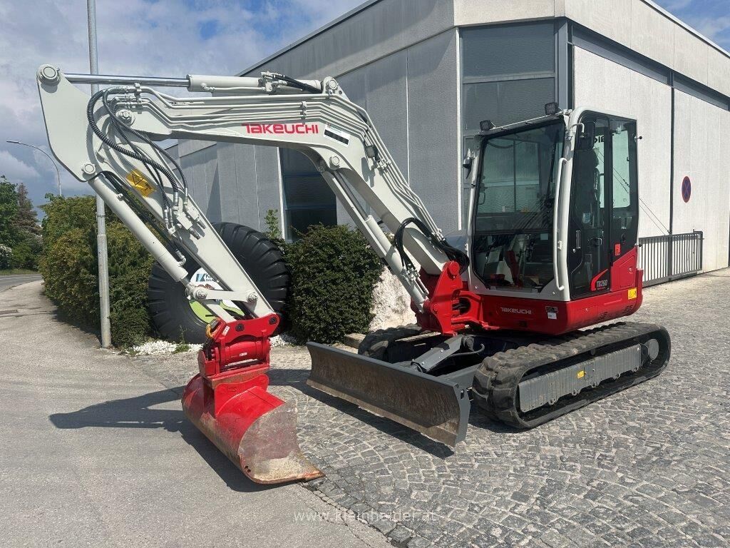 Takeuchi TB 260 Powertilt 2