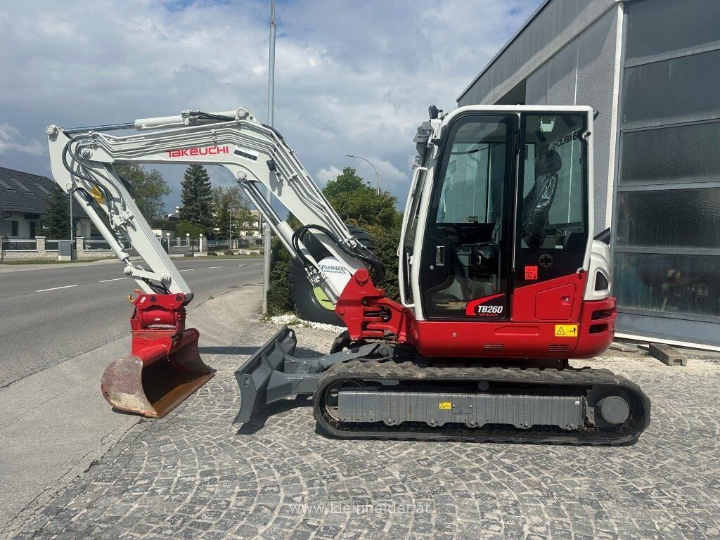 Takeuchi TB 260 Powertilt 3