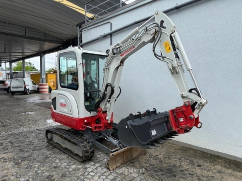 Takeuchi TB 225 Powertilt M03