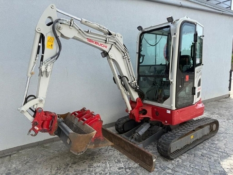 Takeuchi TB 325 R Powertilt