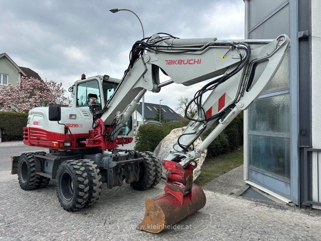 Takeuchi TB 295 W Powertilt 3