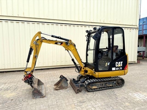 CAT 301.7D / 2017 BJ / 1.597 H / 2 x Löffel / MS01